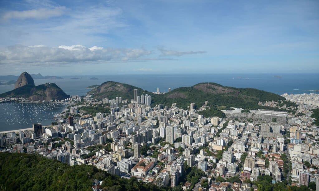 Rio de Janeiro autoriza eventos com pessoas testadas e sem máscaras