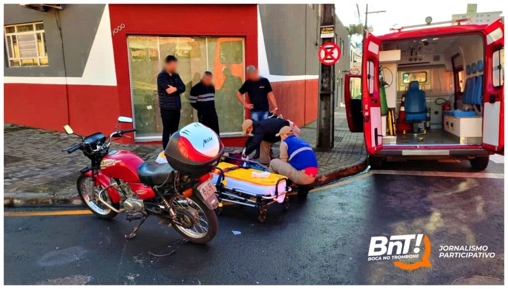 Motorista fura preferencial e deixa motociclista ferido no centro de PG