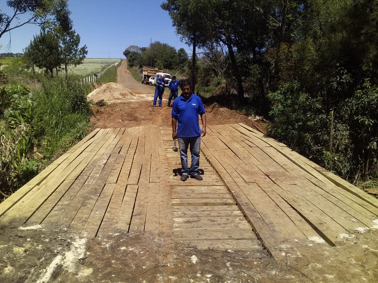 Prefeitura reconstrói ponte na região de Vila Velha