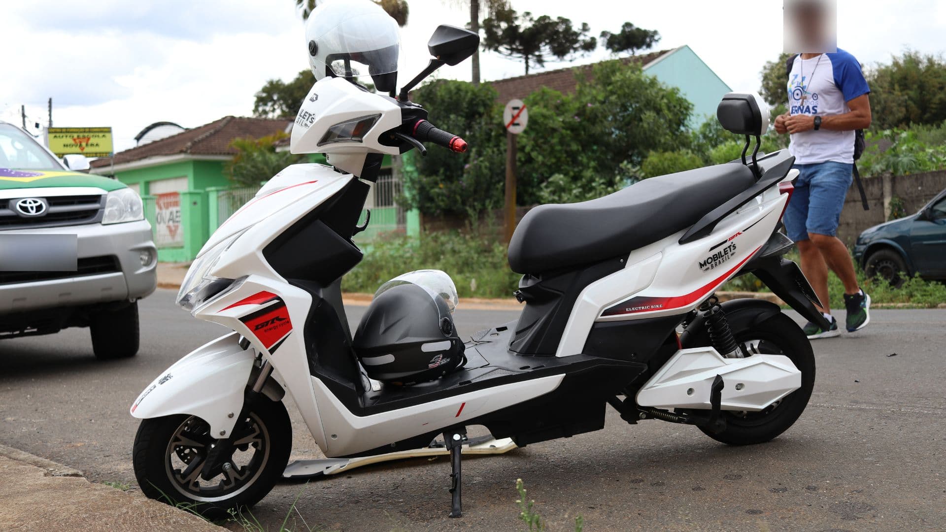 Motorista causa colisão com moto em Ponta Grossa