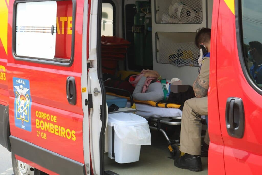 Mulher é atropelada ao atravessar rua em Ponta Grossa