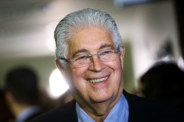 TRE proíbe Requião de mentir sobre tarifas de água e luz