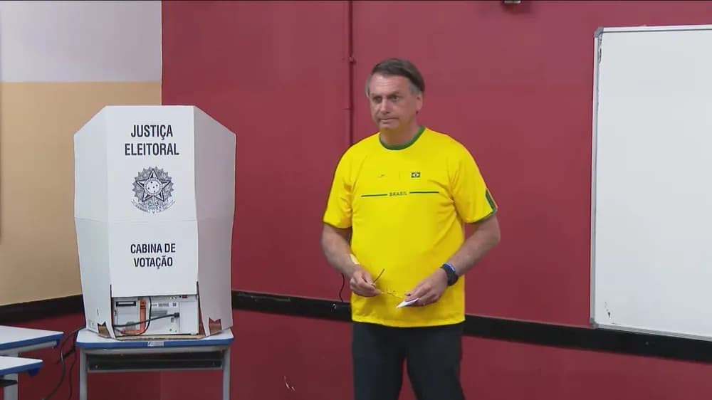 Bolsonaro vota no RJ e segue para Brasília acompanhar o resulta das eleições