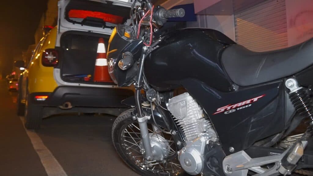 Motociclista fura sinal e causa acidente grave em PG