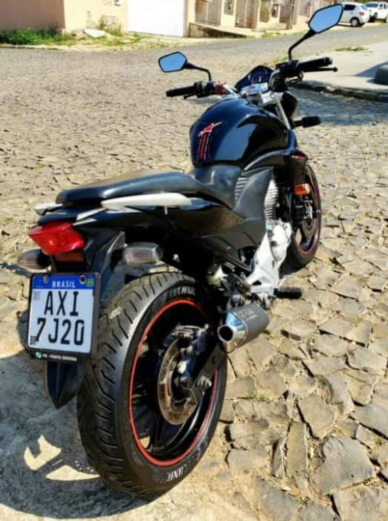 Jovem pede ajuda para encontrar moto furtada em Ponta Grossa