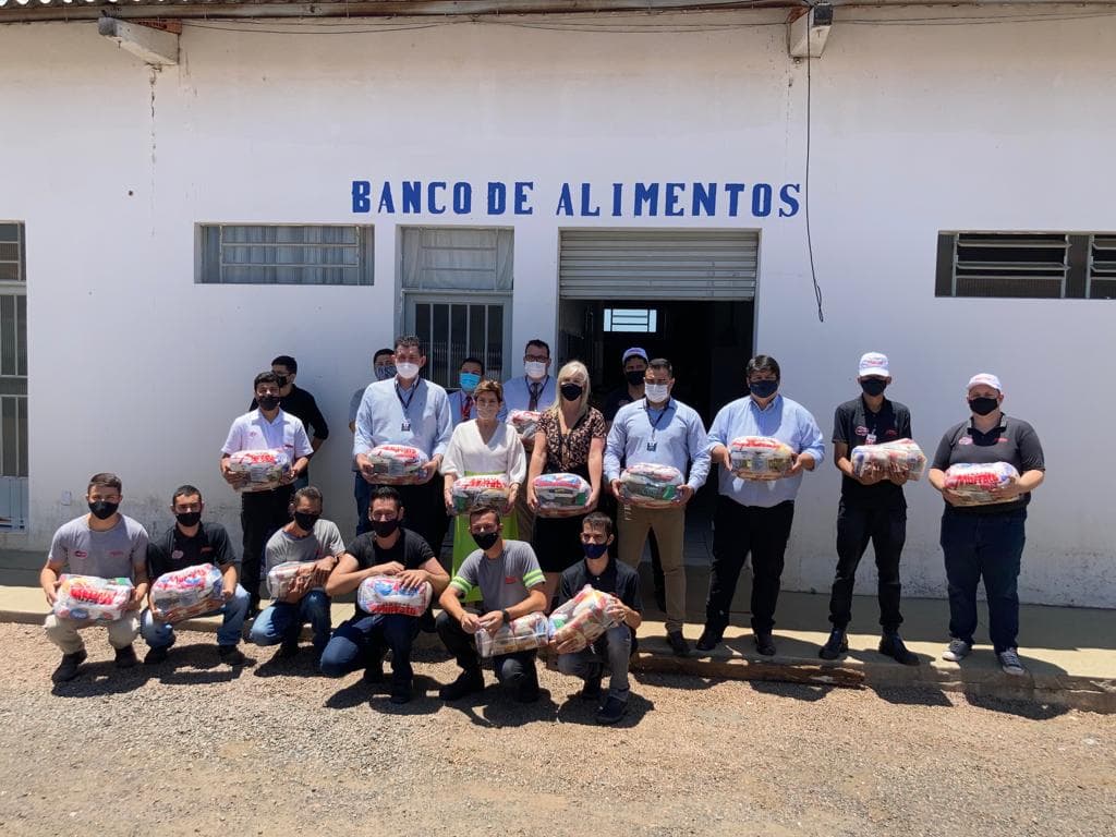 Grupo Muffato doa 11 toneladas em alimentos para Natal Sem Fome