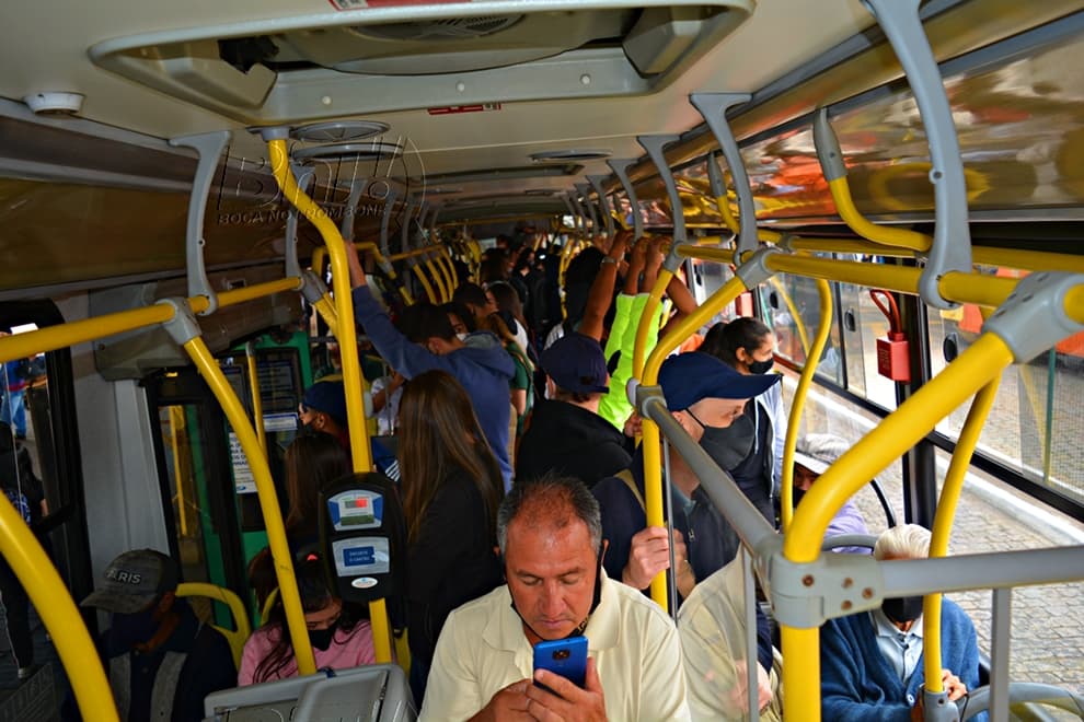 População denuncia superlotação e falta de ônibus em vilas de PG