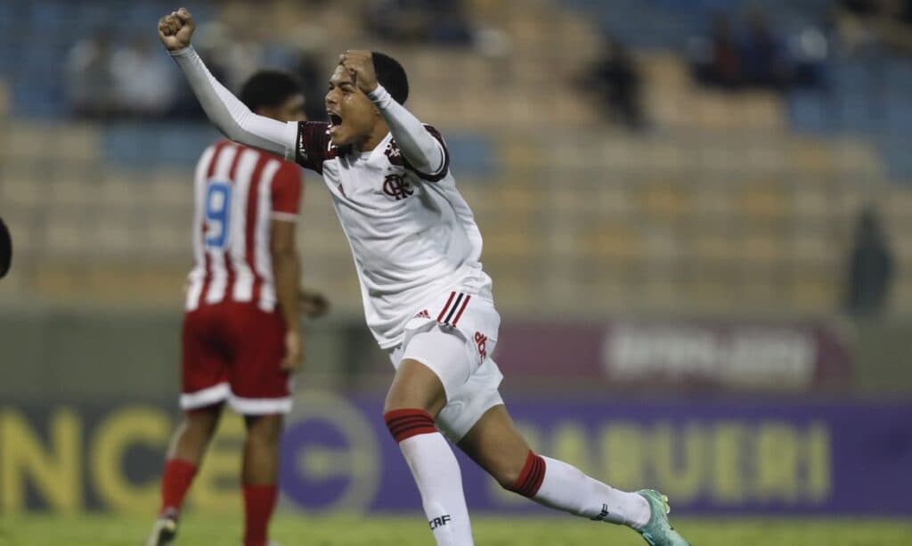 Flamengo vence nos acréscimos; São Paulo Classificado e mais sobre a Copinha