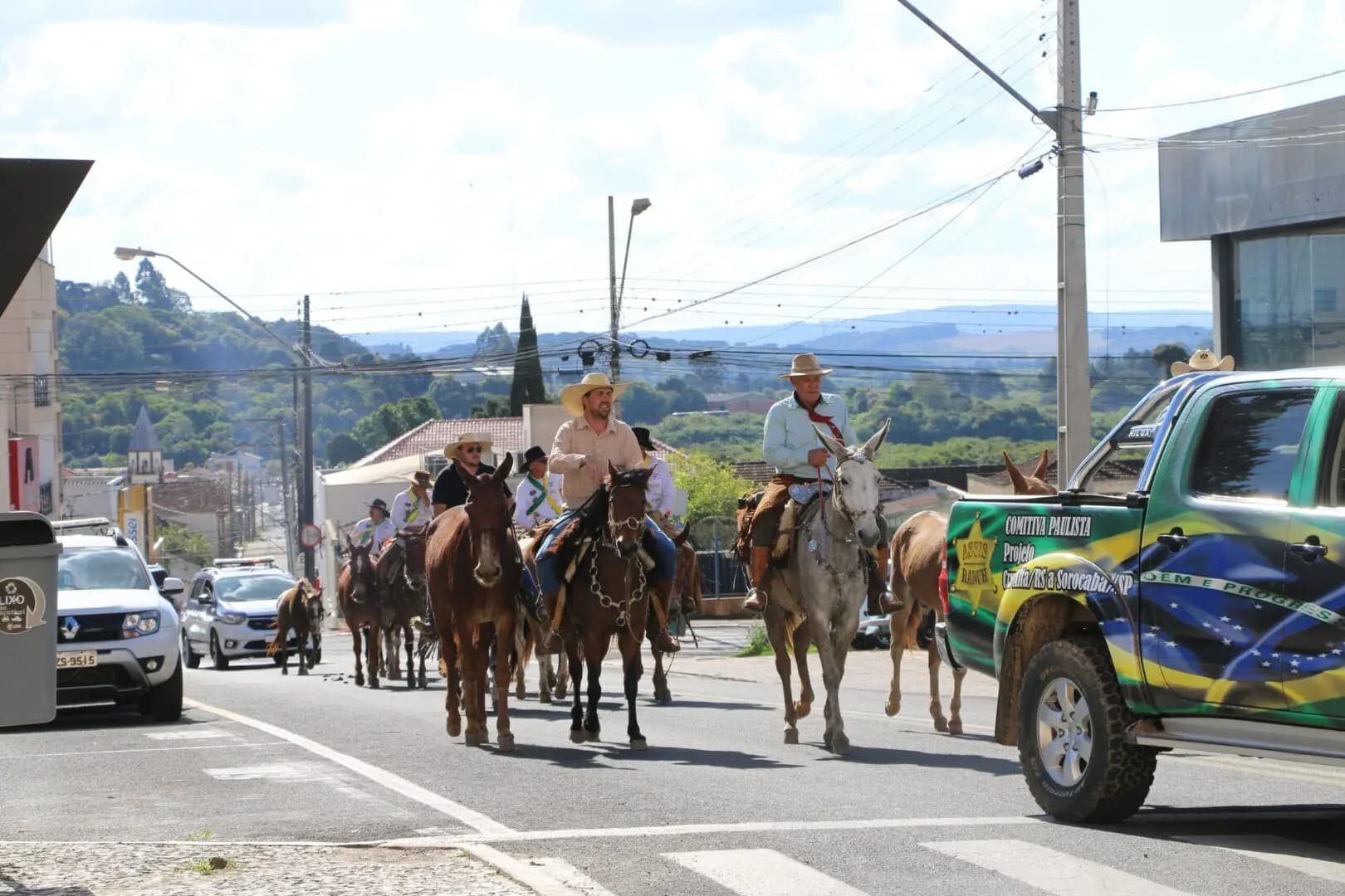 Comitiva Paulista que percorre o Caminho dos Tropeiros passa por Castro