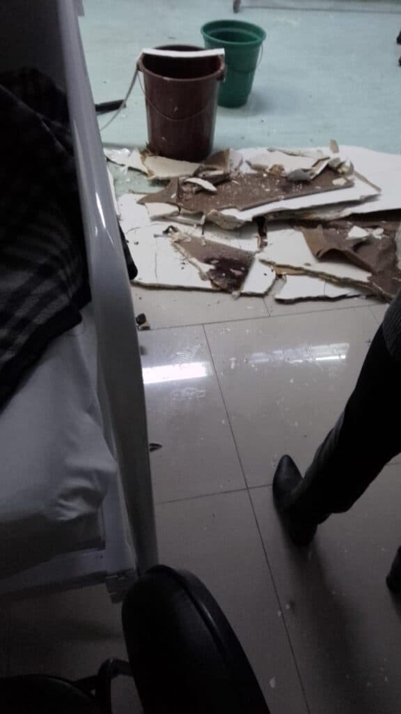 Teto da UPA de Santana, em Ponta Grossa, desaba ao lado de pacientes