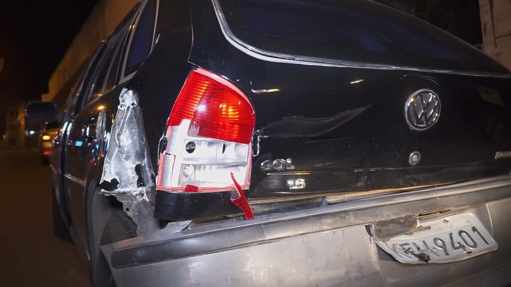 Veículo causa engavetamento no centro de PG
