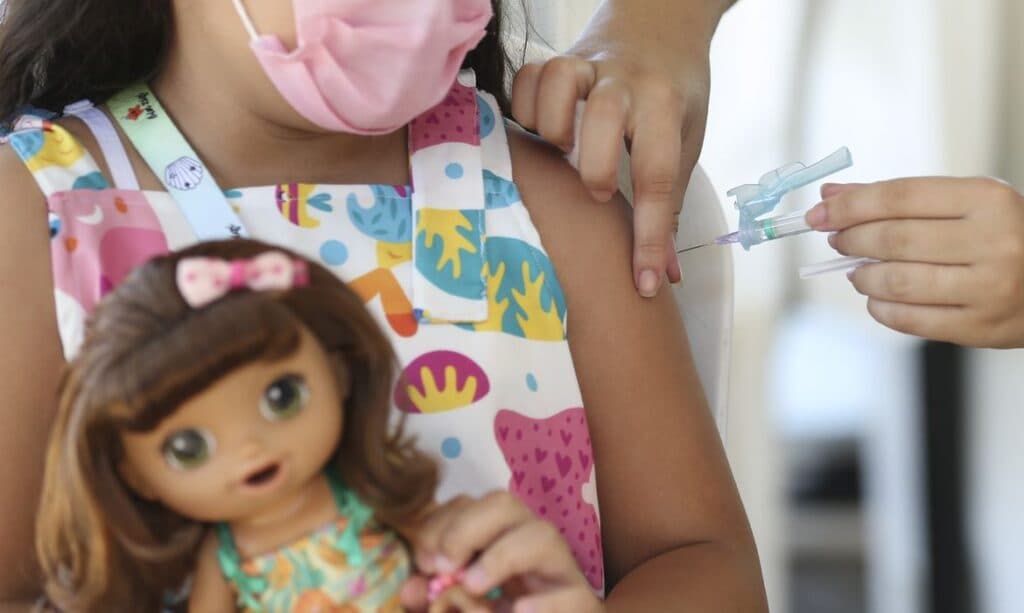 Prefeitura de PG alerta para prazo de dose de reforço para crianças de 3 e 4 anos