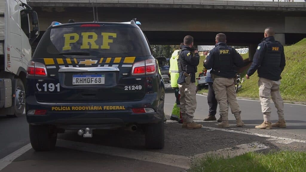Motociclista fica ferido após colidir em rodovia de PG
