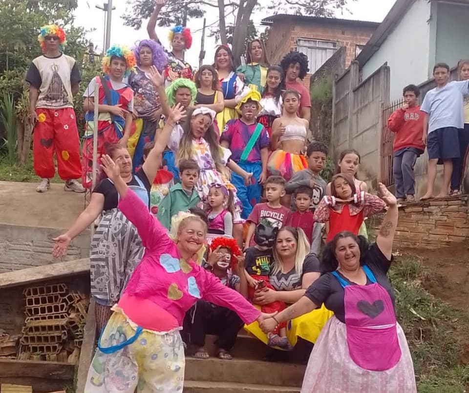 Família realiza grande festa em comemoração ao Dia das Crianças na Vila Nova