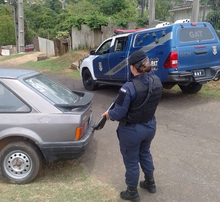 Carro furtado é recuperado durante patrulhamento em PG