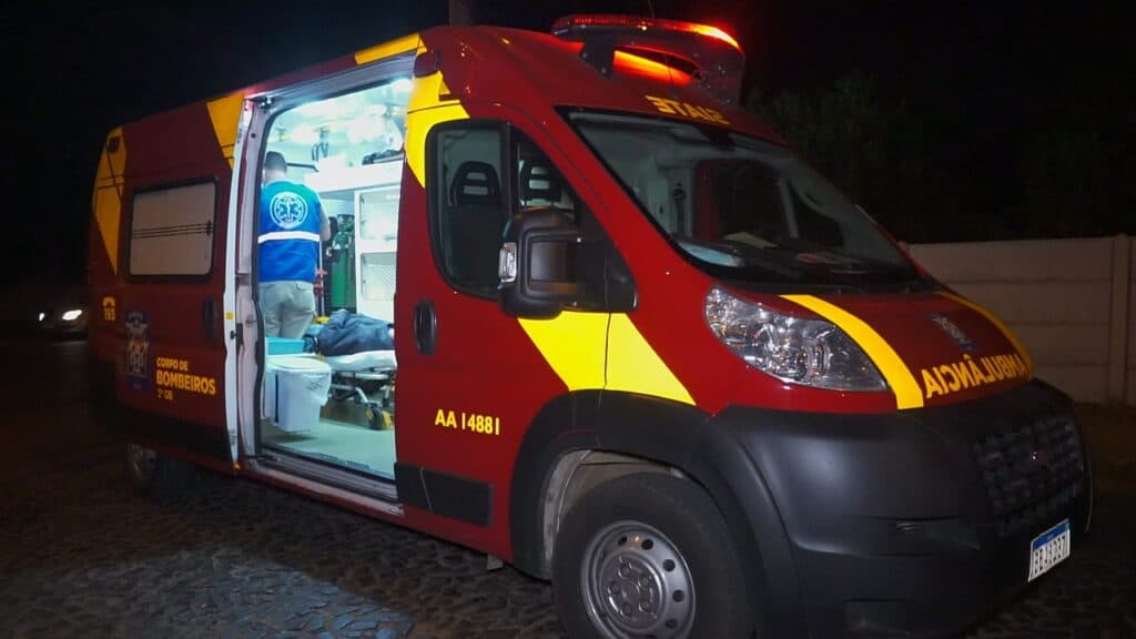 Motorista na contramão atropela motociclista e foge