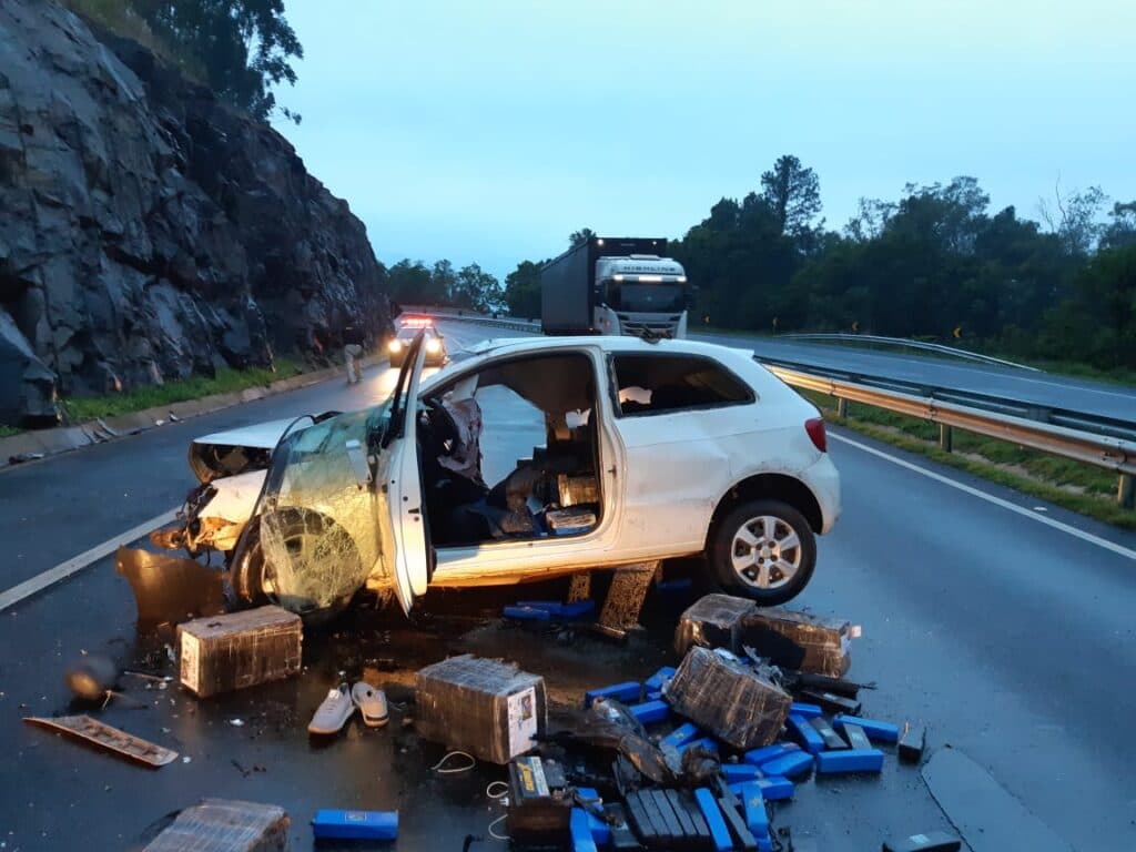 Motorista de carro cheio de drogas se envolve em acidente próximo de PG