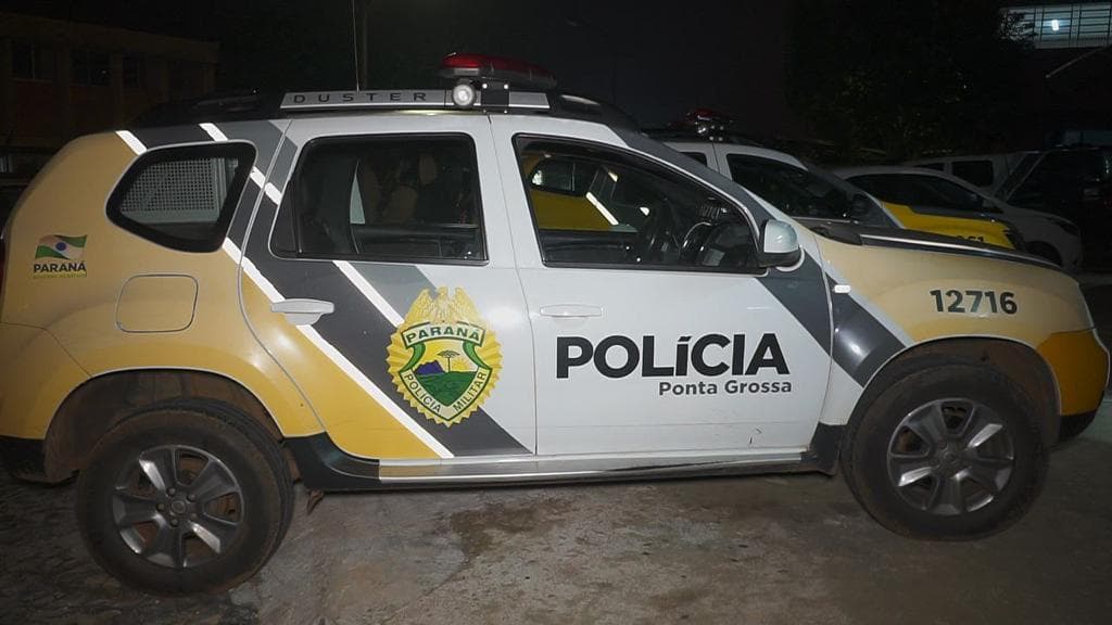 Mulher bêbada bate como carro em viatura da polícia em PG