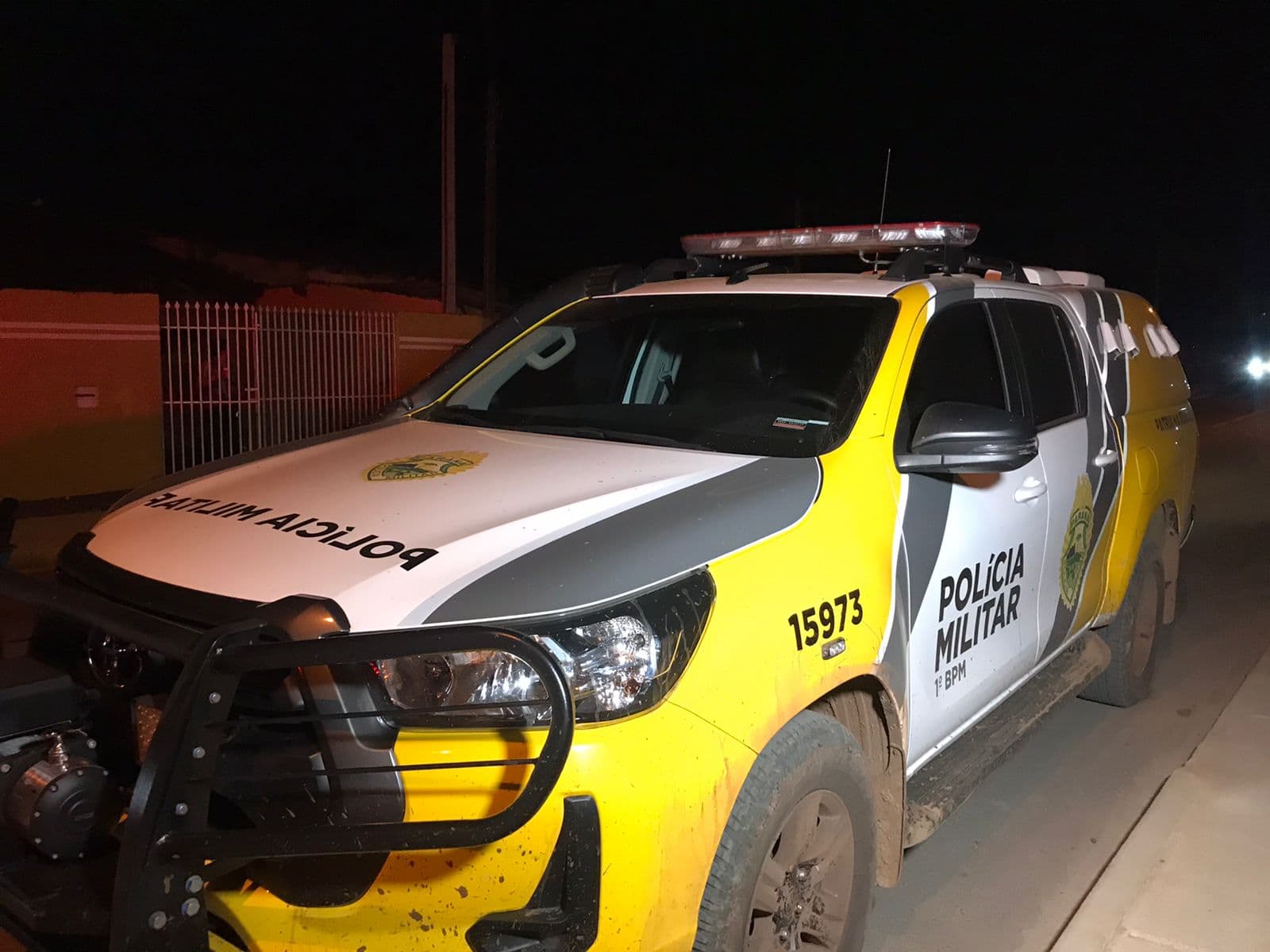 Mulher é baleada no pescoço e criminoso foge em PG