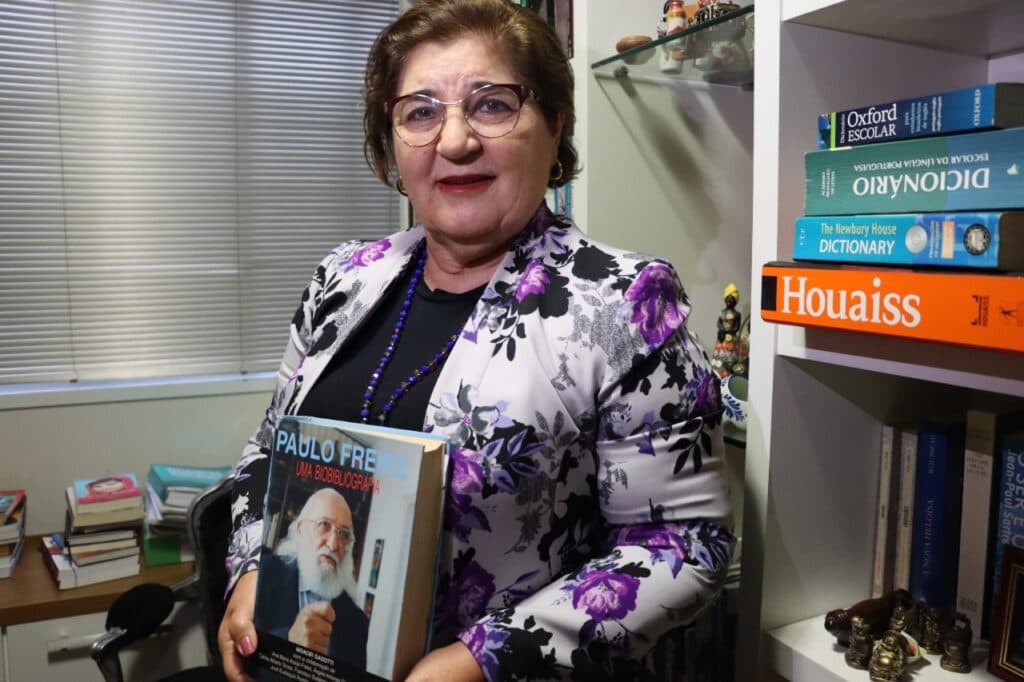 Ex-secretária municipal de Ponta Grossa faz palestra para profissionais da Educação