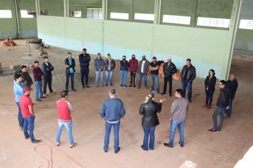 Prefeitura de Ivaiporã e produtores rurais se reúnem na futura Central de Distribuição da Agricultura Familiar