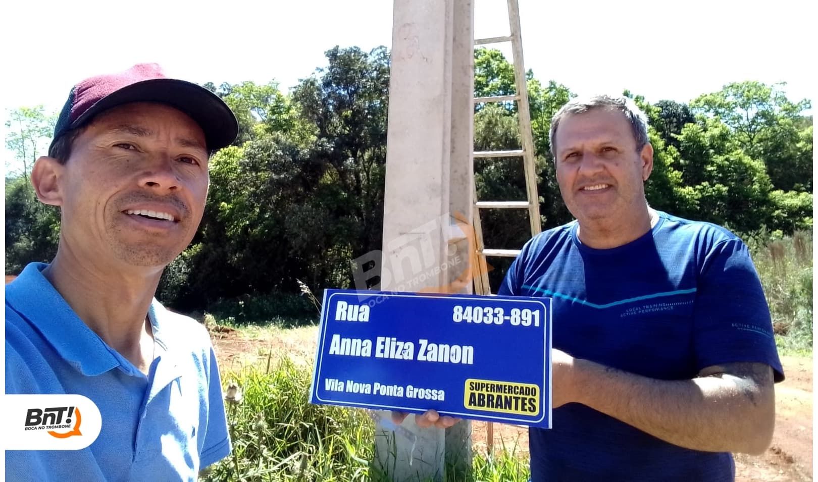 Moradores instalam placas para regularizar serviço dos correios