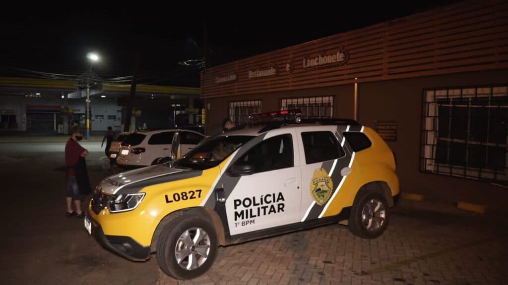 Dupla armada assalta churrascaria em Uvaranas, a mão armada