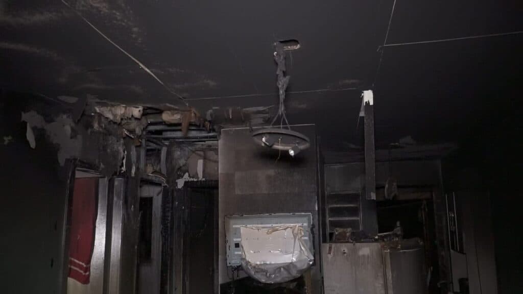 Morador de PG perde parte da residência devido a incêndio