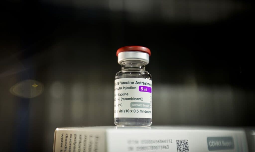 Vacina da AstraZeneca pode produzir inflamação como efeito colateral