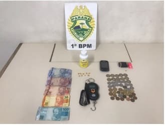 Policiais detêm três jovens e apreendem drogas em PG