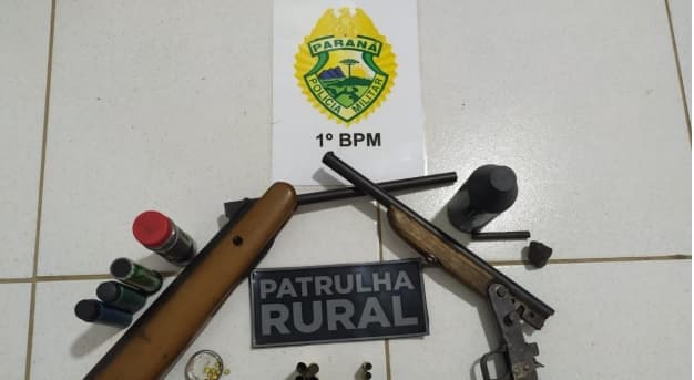 PM apreende espingarda, pólvora e chumbo em Castro