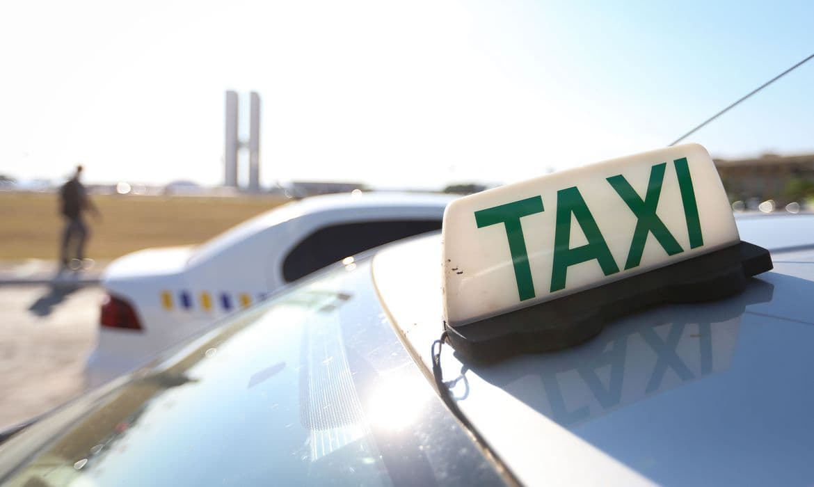 Auxílios Caminhoneiro e Taxista são pagos hoje (24)