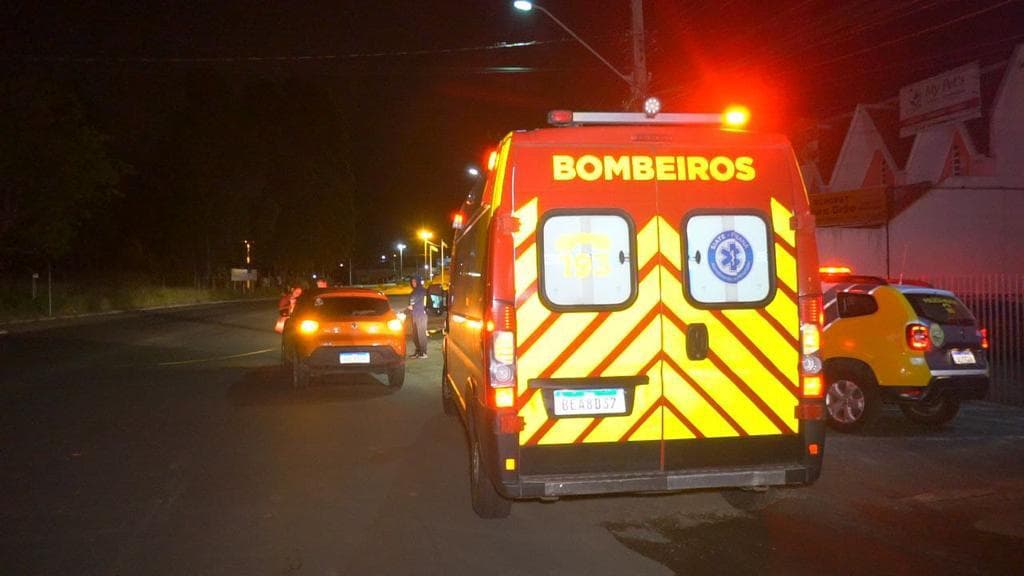Travesti é atropelada em frente a UPA no Santa Paula