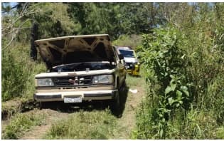 PM encontra carro depenado nas Cavas do Tibagi em PG