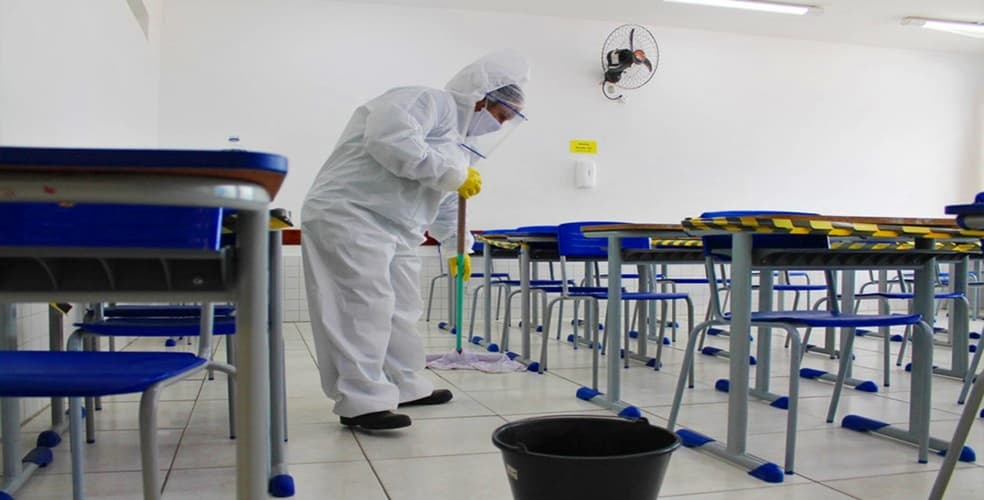 Governo do Paraná encerra ensino remoto e ordena retorno de estudantes para salas de aula