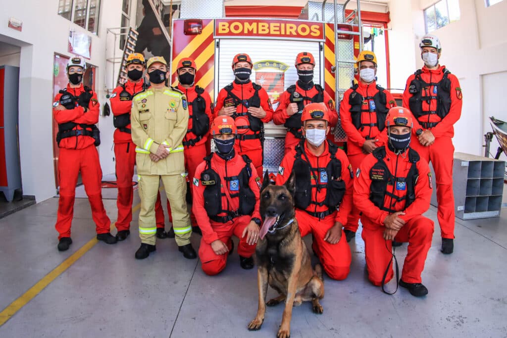 Paraná envia bombeiros para ajudar em Petrópolis
