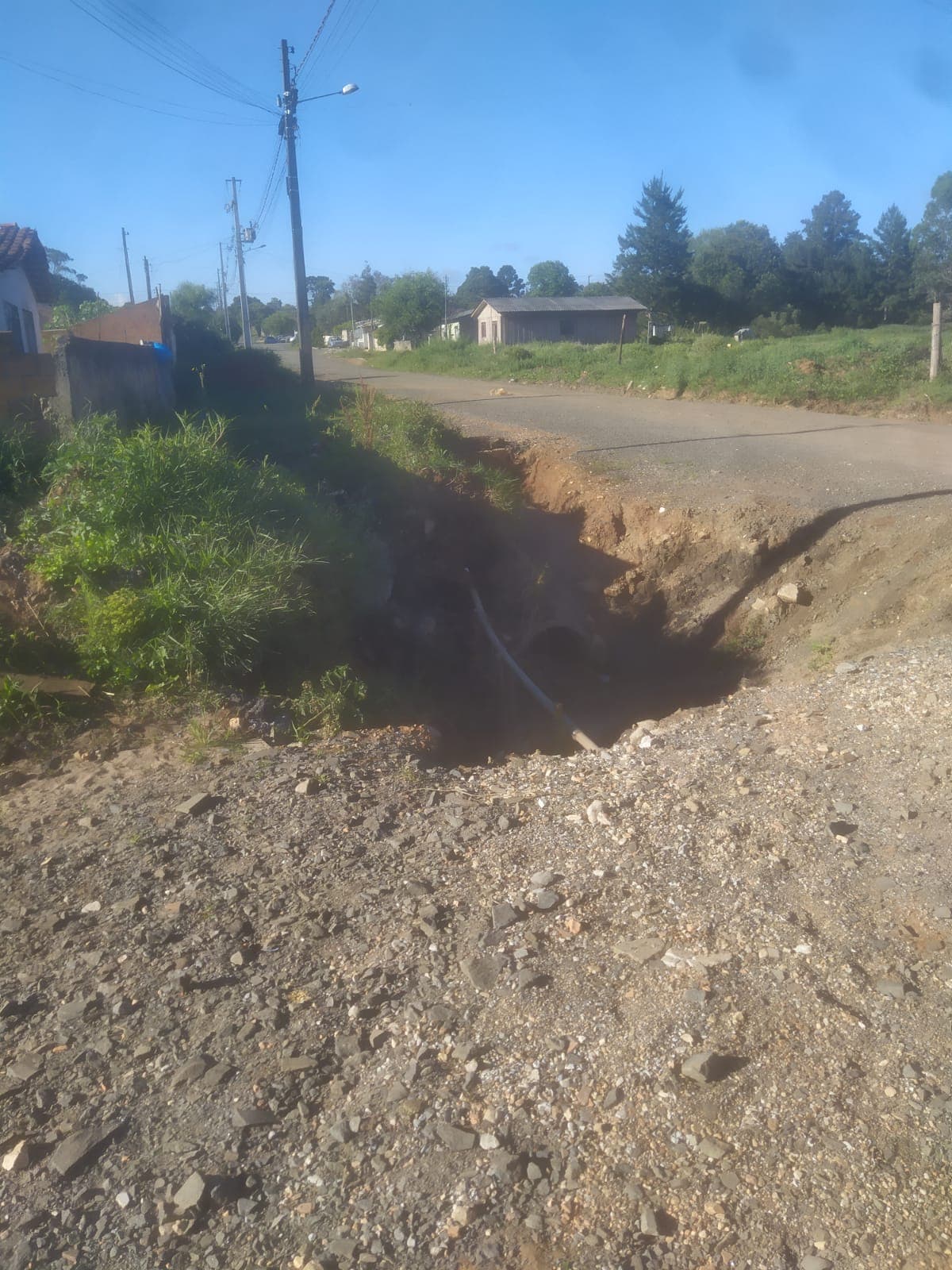 Moradores do Jardim Pontagrossense reclama de buraco em PG
