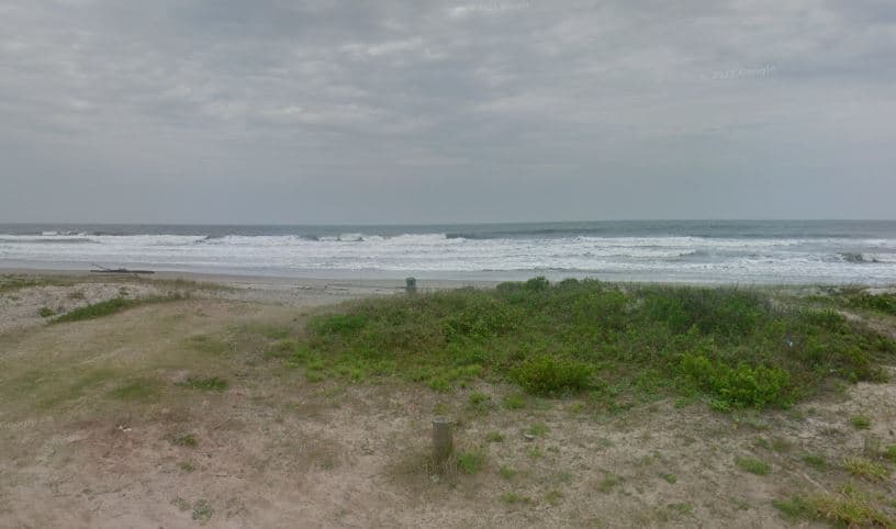 Bebê fica trancado dentro de carro enquanto casal curte praia em Guaratuba