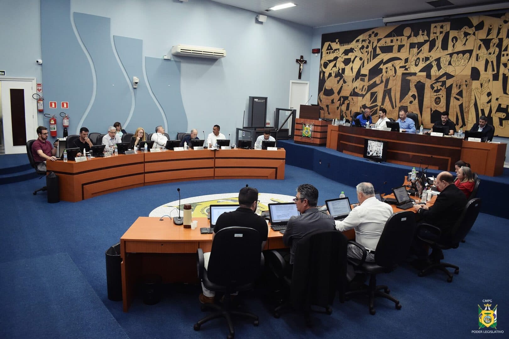 Vereadores de PG rejeitam veto da prefeita à lei que protege pacientes femininas de abusos