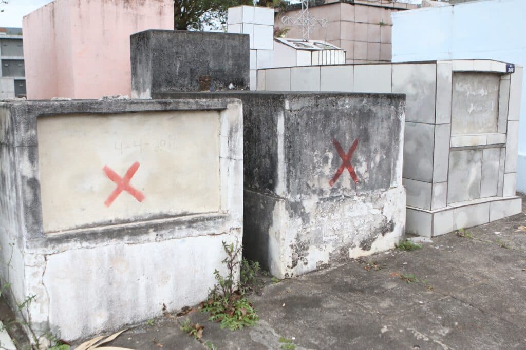 Túmulos abandonados podem ser cassados em Ponta Grossa