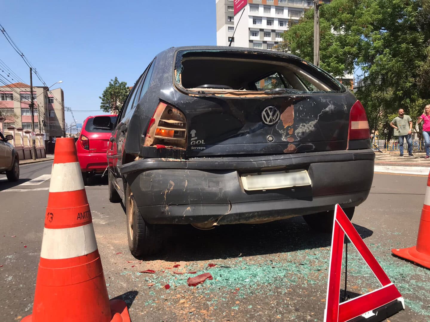 Motorista fica ferido em engavetamento com três veículos no Centro de PG