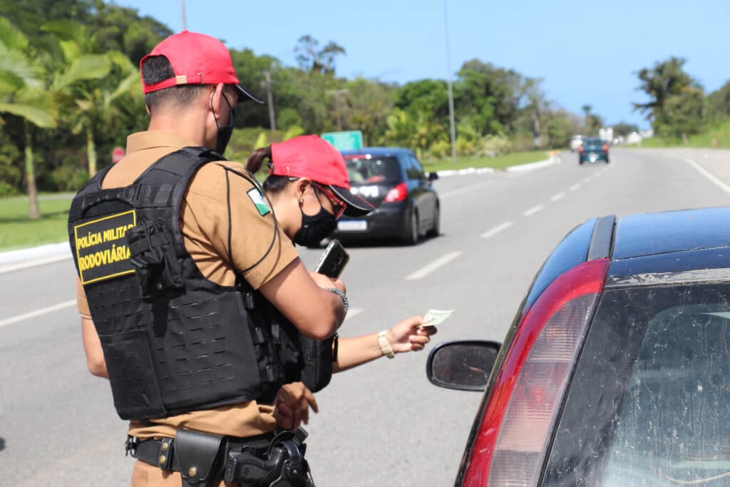Mais de 4 mil motoristas são multados por excesso de velocidade durante o Natal