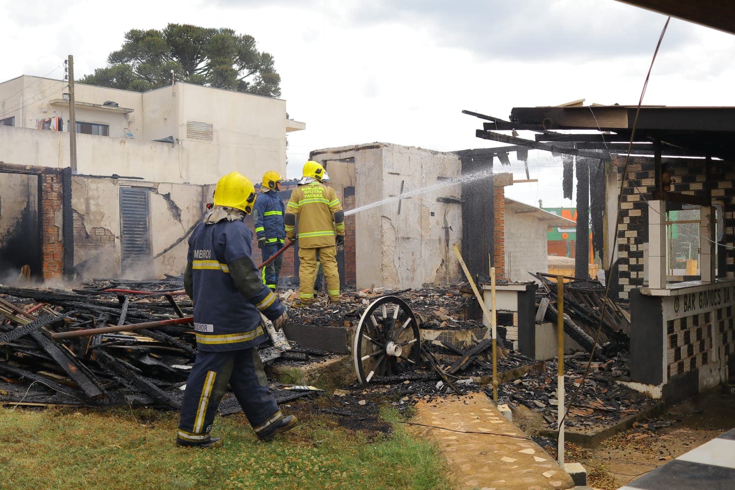 Homem ateia fogo na própria casa em bairro de PG