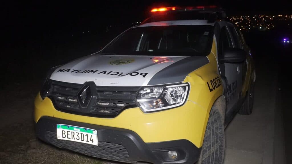 Homem tenta esconder droga no tênis, mas acaba preso em PG