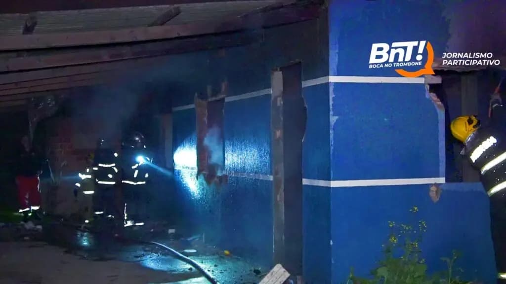 Residência é incendiada por vândalos em bairro de PG