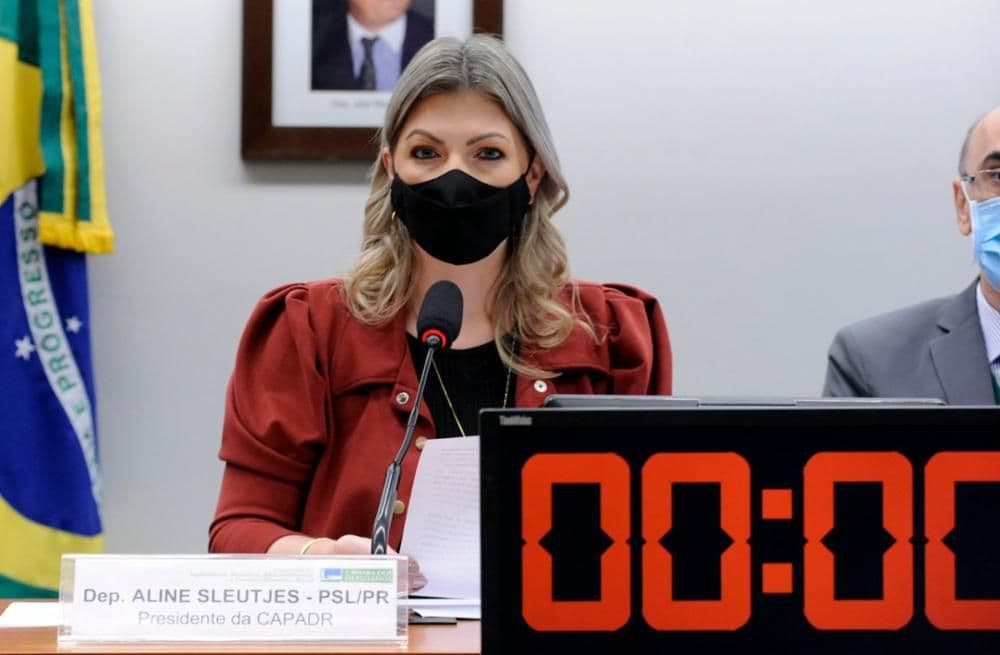Deputada Aline Sleutjes luta pela retomada da exportação de suco aos Estados Unidos