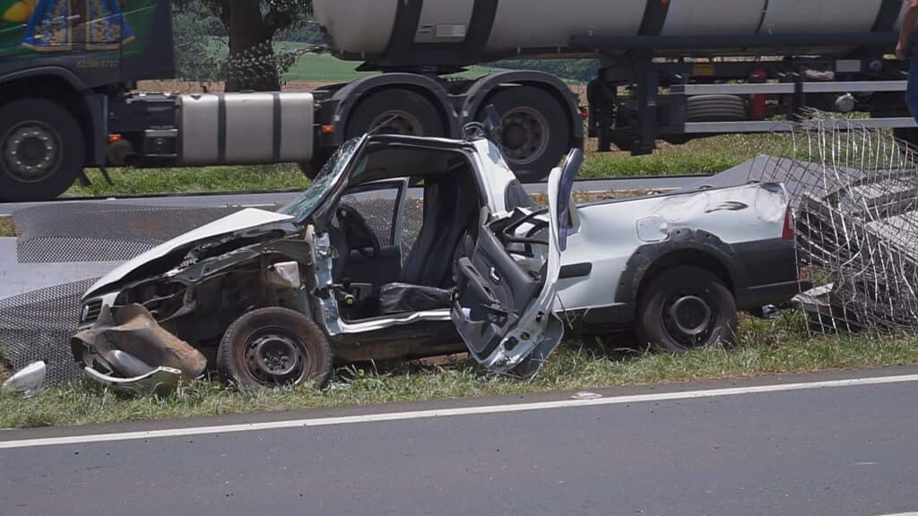 Motorista escapa com vida de grave acidente na BR-376 em PG