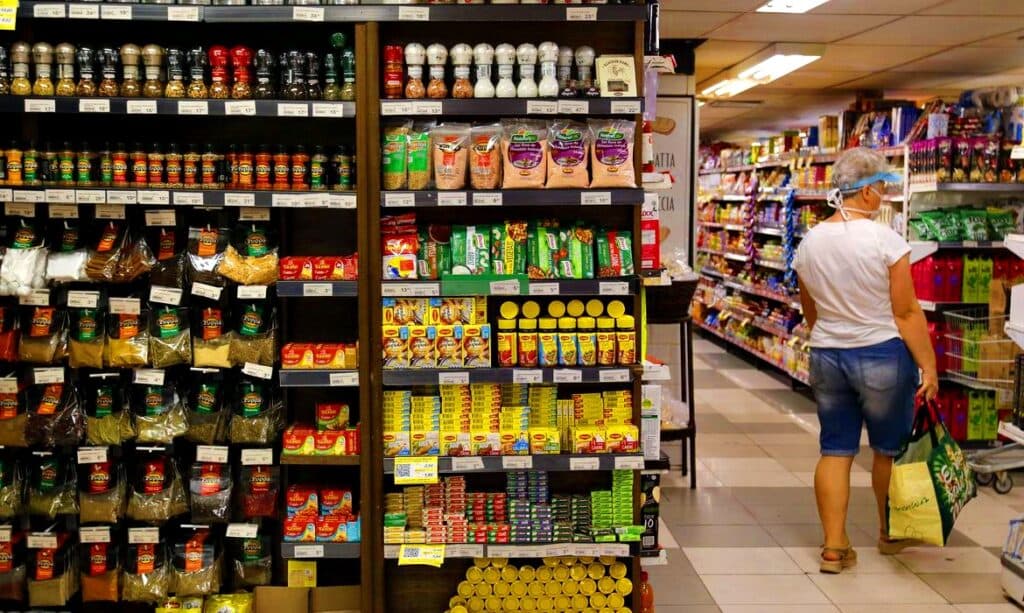 Consumo nos lares brasileiros recua 2,33%, mostra pesquisa
