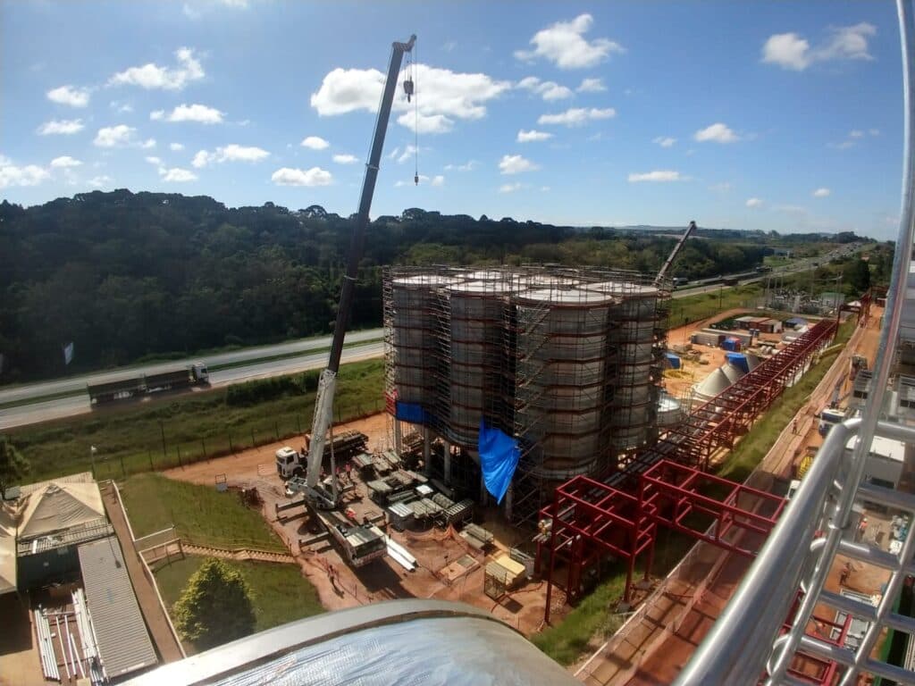 CALOTE: Ampliação da Heineken deixa dívida milionária com empresas de PG