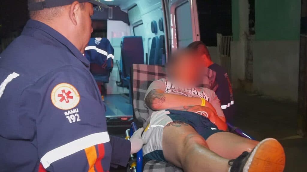 Polícia salva jovem engasgado dentro de carro trancado em PG